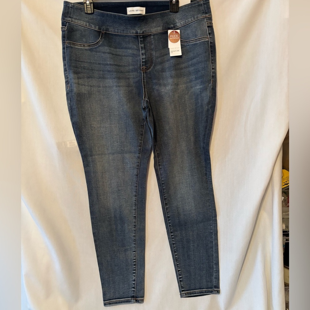 NWT Lane Bryant Size 14 Dark Wash Signature Jeggings